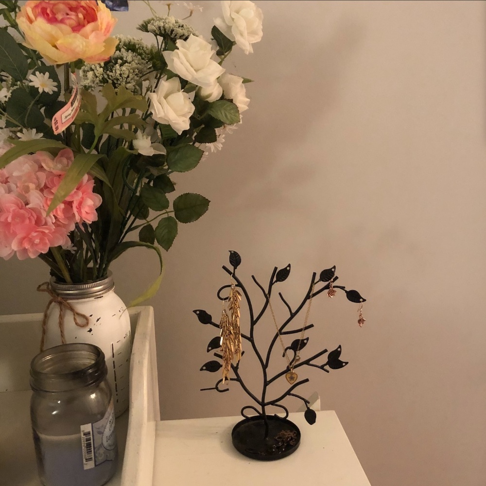 100% OF FUNDS DONATED❤️ UO Dainty Jewelry Stand